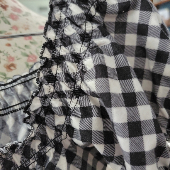 Black and White Checkered Blouse Size MEDIUM - Picture 5 of 6